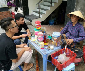 Vụ clip dùng nước rửa chân pha trà: Người quay clip ra trình diện