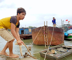 Bão tiến sát bờ, địa phương hoàn tất phương án ứng phó