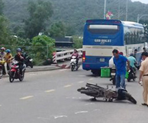 Đi viếng mộ, một phụ nữ 24 tuổi bị xe khách cán ngang bụng ở Phú Quốc