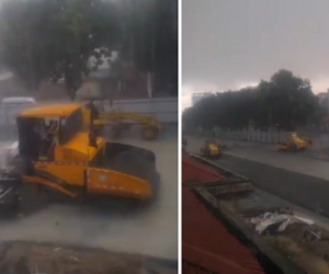 Clip: Hà Nội mưa như trút nước, xe trải bê tông đường vẫn làm việc