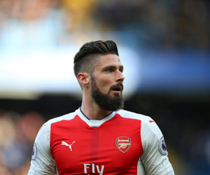 Dortmund định giá khó tin cho Giroud của Arsenal