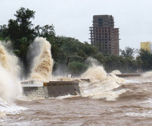 Dự báo thời tiết hôm nay (17.7): Bão số 2 đến nhanh, mạnh và bất ngờ, mưa như trút