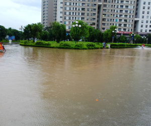 Hà Nội: Nhiều chung cư, khu đô thị bị "cô lập" vì nước ngập lớn