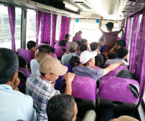 Kinh hoàng xe khách 29 chỗ "nhồi" 58 khách