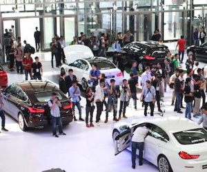 Lexus giảm 200 triệu, Volkswagen giảm 260 triệu: Ô tô sang gặp khó