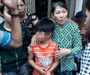 Bình Dương: Bé trai 8 tuổi bị kẻ xấu dụ dỗ lên xe, cướp điện thoại rồi bỏ lại lề đường