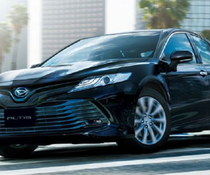Ngỡ ngàng Altis 696 triệu đồng nhìn như Camry 2018