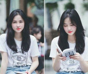 "Thiên thần mê đọc sách" xinh đẹp khiến người khác khó rời mắt
