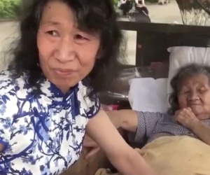 20 năm trời "đội lốt" phụ nữ, người đàn ông tiết lộ lí do khiến nhiều người xúc động