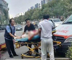 Cô gái bị cứa cổ vì tát "yêu râu xanh" trên xe buýt