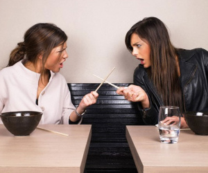 Kinh hoàng khi sống với... em chồng