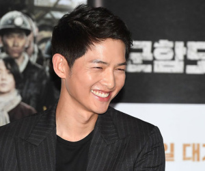 Song Joong Ki ra mắt phim mà không có Song Hye Kyo đi cùng