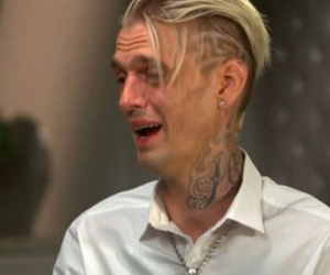 Aaron Carter khóc nức nở chia sẻ về bệnh tật sau khi bị cảnh sát bắt