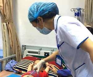 Thêm 11 cháu bé mắc sùi mào gà phải đến Bệnh viện Da liễu TƯ
