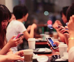 Gia đình sốc vì con co giật, loạn thần do nghiện Facebook
