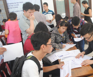 Hết hạn điều chỉnh hồ sơ, thí sinh vẫn lơ ngơ vì chưa biết điểm