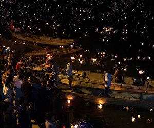 Hoa đăng tri ân anh hùng, liệt sĩ tỏa sáng sông Thạch Hãn