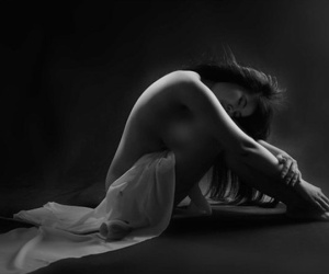 Nhiếp ảnh gia 10 năm chụp ảnh nude: "Tâm đã vững thì không sợ bão giông"