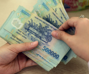 Nửa năm, mỗi nhân viên Vietcombank nhận 160 triệu đồng tiền lương