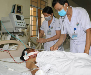 Thanh niên nát mặt, tàn phế 2 tay vì nổ mìn đánh cá