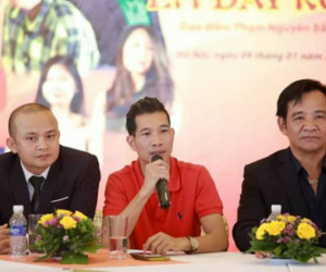 Đạo diễn phim hài Tết lộ ảnh nóng và tin nhắn gạ tình diễn viên?