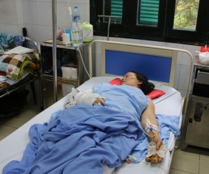 Gia đình ở Sơn La bị sạt lở núi san bằng nhà cửa: Mẹ nguy kịch, con trai 4 tuổi phải cắt cụt 2 chân