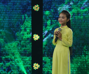 Mẹ thần tượng nhí phải rửa bát thuê để có tiền cho con thi hát