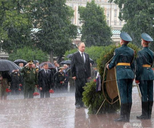 Putin tiết lộ lý do đội mưa viếng mộ liệt sĩ