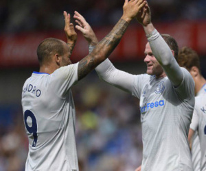 Rooney ghi bàn thứ hai sau ba trận cho Everton