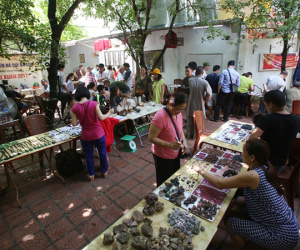 Chợ phiên đá quý nhộn nhịp giữa Thủ đô