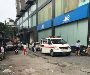 Hà Nội: Nam ca sĩ rơi từ tầng 10 một tòa nhà xuống đất tử vong?