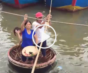 Clip: Người dân chằng chéo, gia cố lại nhà cửa chống bão