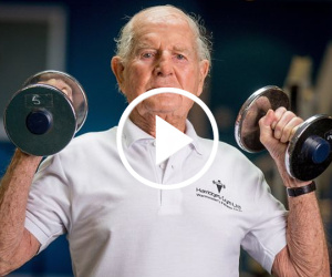 Cụ ông 98 tuổi phong độ nhờ tập gym 90 phút mỗi ngày