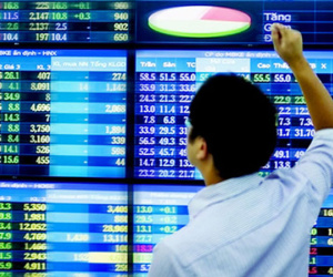 Công ty chứng khoán dồn dập chuyển sàn