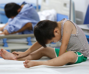 Xót xa các bệnh nhi đau đớn quấy khóc vì mắc sùi mào gà