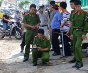 Cảnh sát bắt bốn người trong vụ thanh niên bị đâm trước nhà