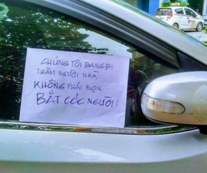 Mảnh giấy "Chúng tôi không phải bọn bắt cóc" dán trên ô tô: Nỗi sợ trở thành nạn nhân của đám đông hung hãn?