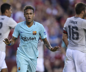Neymar lập công, Barca “bắn hạ” M.U