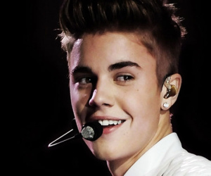 Bị Trung Quốc cấm diễn, Justin Bieber vẫn kiếm được 63 triệu USD