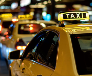Học sinh gọi taxi đến đón, cha mẹ hô hoán con bị bắt cóc