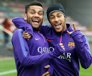 MU "trói" dài hạn Herrera, Neymar sang Pháp ra mắt PSG