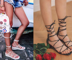 Sau đan dây, xu hướng sandals đang chuyển hướng sang kiểu thắt nút lạ đời