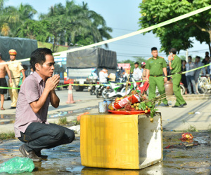 Tìm thấy 6 thi thể trong bể nước tại xưởng bánh kẹo bị cháy ở Hà Nội