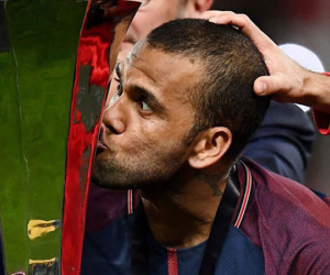 Người cũ Barcelona ngấm ngầm xúi giục Neymar ra đi