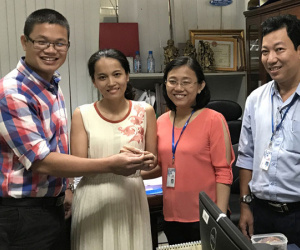 Nhân viên siêu thị trả viên kim cương 6 kara cho khách