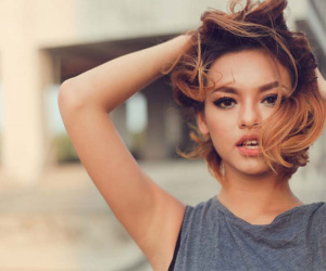 Da ngăm đen mặc màu gì cho tươi tắn, trắng sáng?
