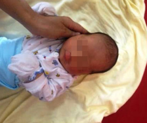 Hà Nội: Bé trai kháu khỉnh bị bỏ rơi trên phố Linh Lang