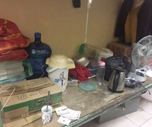 Khóc thét với chuyện ở bẩn trong kí túc nữ : Bát đĩa ăn xong mốc meo, vứt ngay trên giường mình nằm
