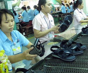 Lệ thuộc nguyên liệu Trung Quốc, da giày vẫn khó "thoát Trung"