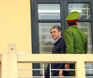 Nguyễn Xuân Sơn "khẽ ho", Hà Văn Thắm vội lo tiền?
